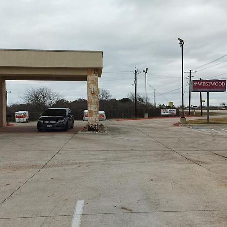 Westwood Inn By Oyo Gonzales Tx Extérieur photo