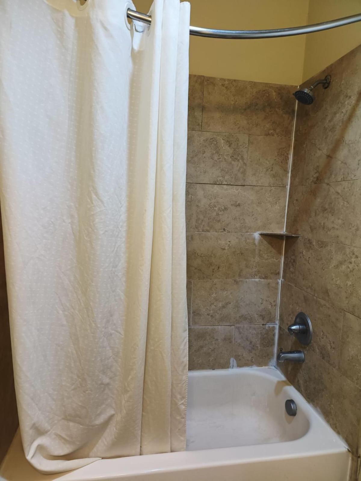 Westwood Inn By Oyo Gonzales Tx Extérieur photo