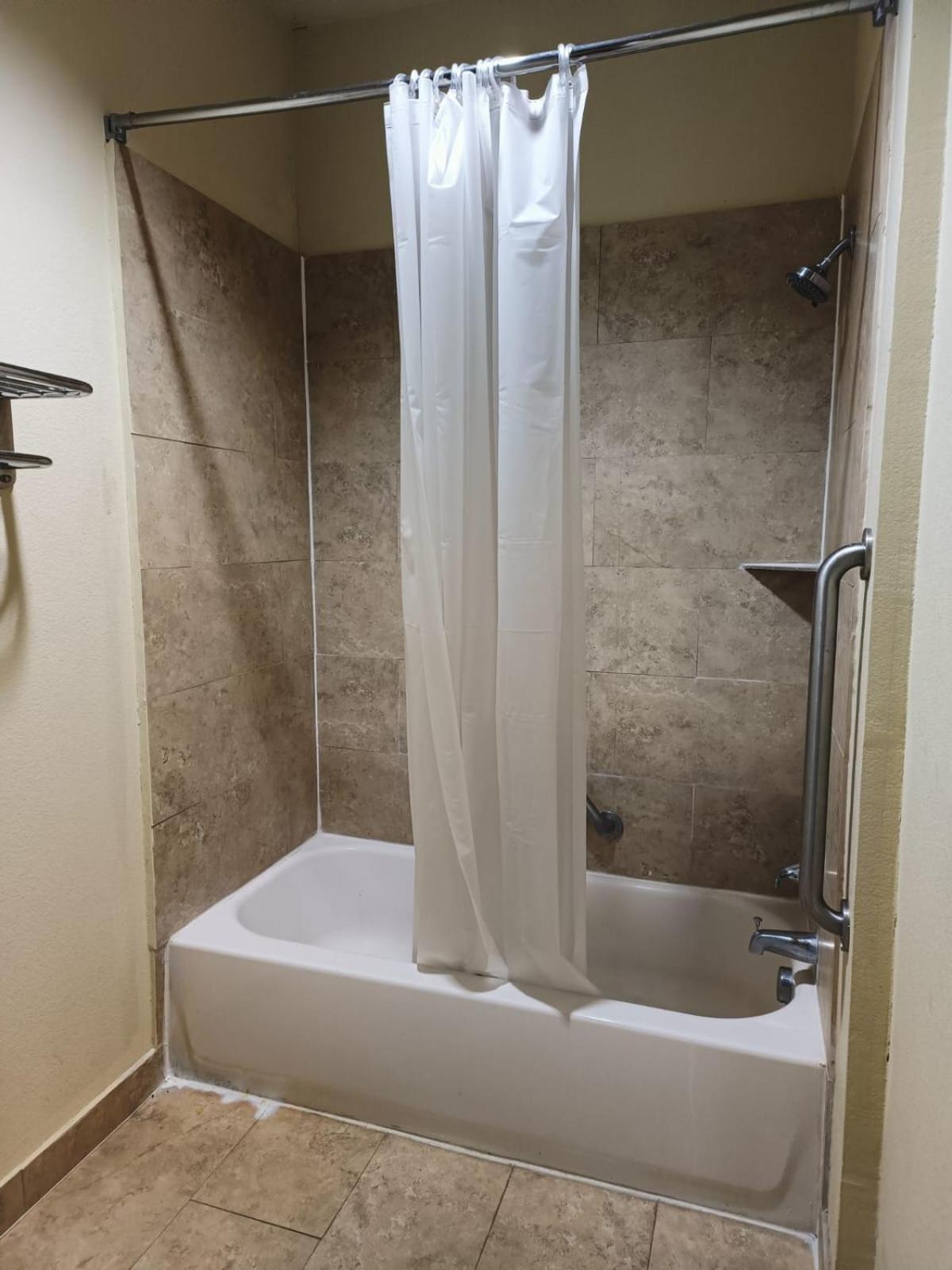 Westwood Inn By Oyo Gonzales Tx Extérieur photo