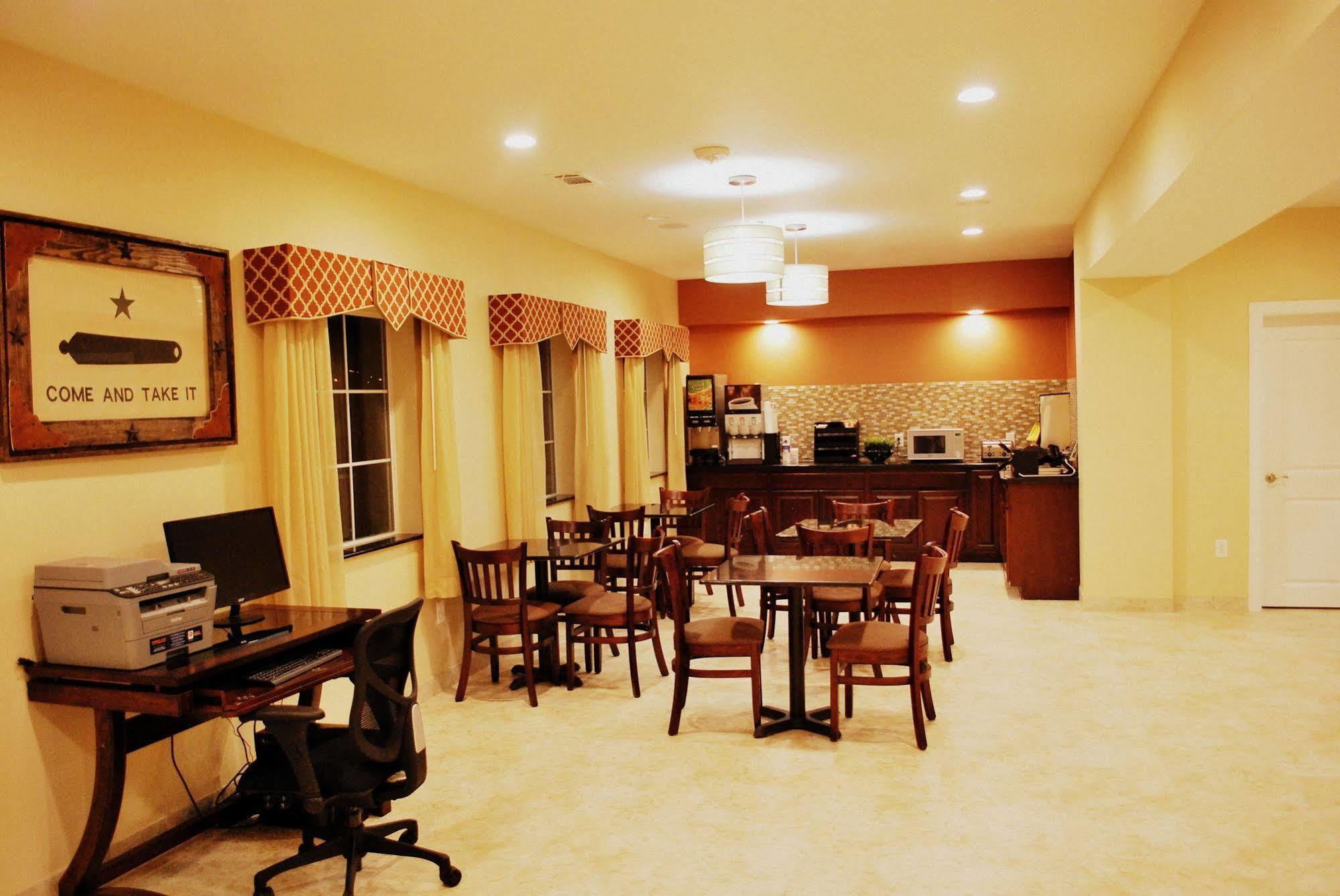 Westwood Inn By Oyo Gonzales Tx Extérieur photo