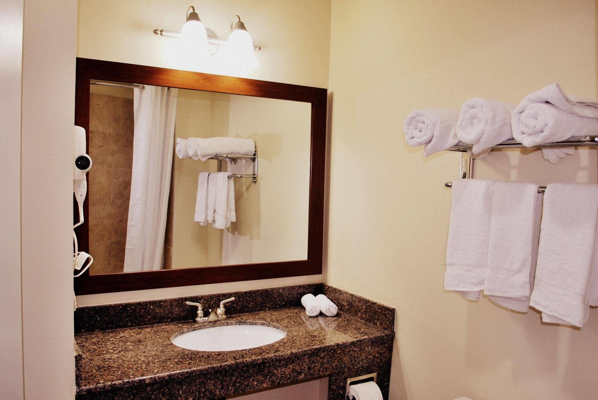 Westwood Inn By Oyo Gonzales Tx Extérieur photo