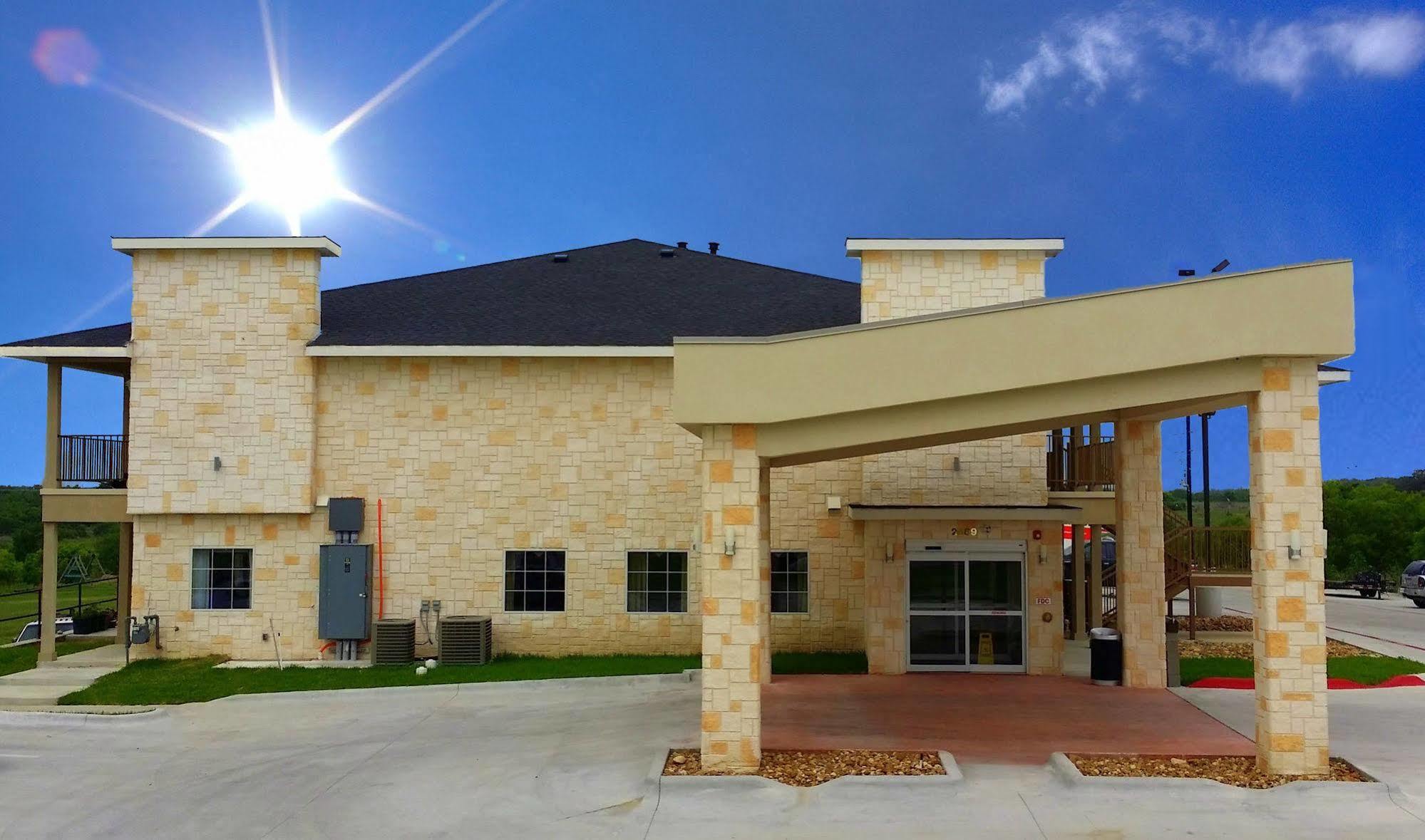 Westwood Inn By Oyo Gonzales Tx Extérieur photo